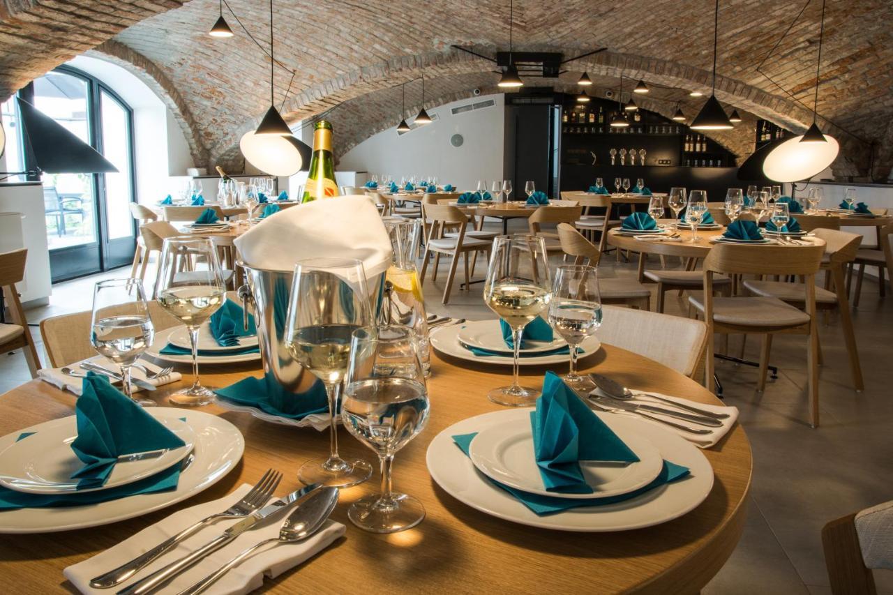 Hotel Restaurant Na Navsi Ricany  Buitenkant foto