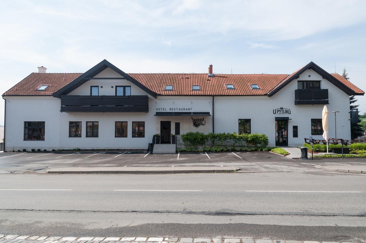 Hotel Restaurant Na Navsi Ricany  Buitenkant foto