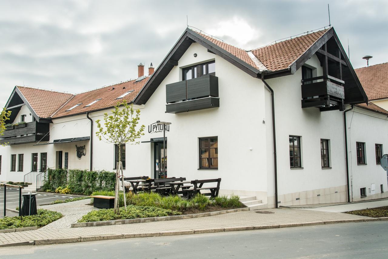Hotel Restaurant Na Navsi Ricany  Buitenkant foto